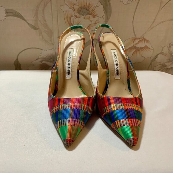Manolo Blahnik Batik Fabric Sling Back Pointed Toe Carolyne Heels - Picture 8 of 8